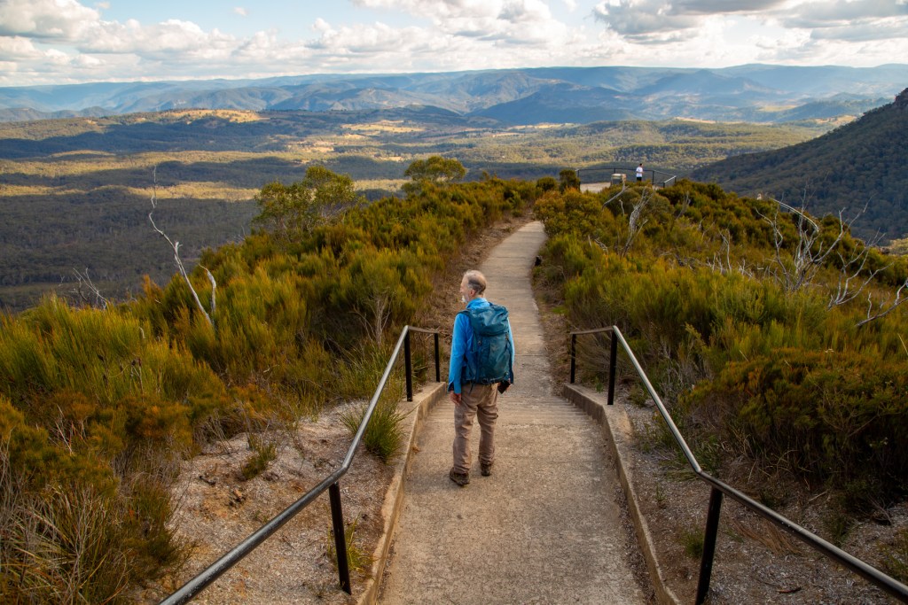 Cahills Lookout a popular Katoomba lookout with great views Hiking